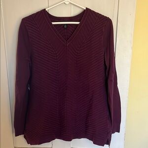 Women's lands end V-Neck Burgundy lightweight sweater